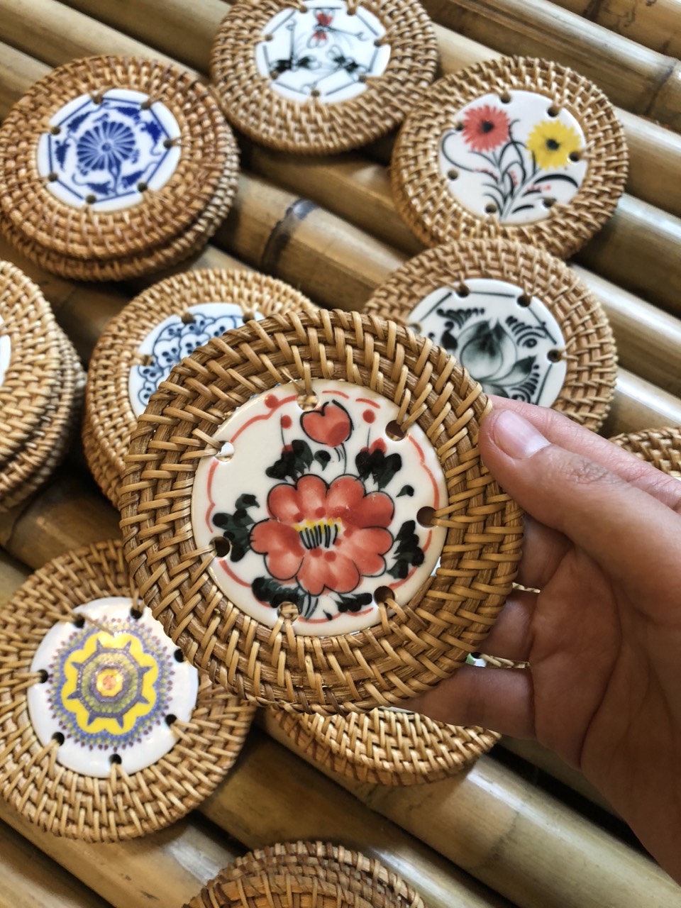 ảnh của sản phẩm Lót mây sứ 9cm làm quà tặng decor xinh xắn (nhiều mẫu) - Ceramic Coaster số 10