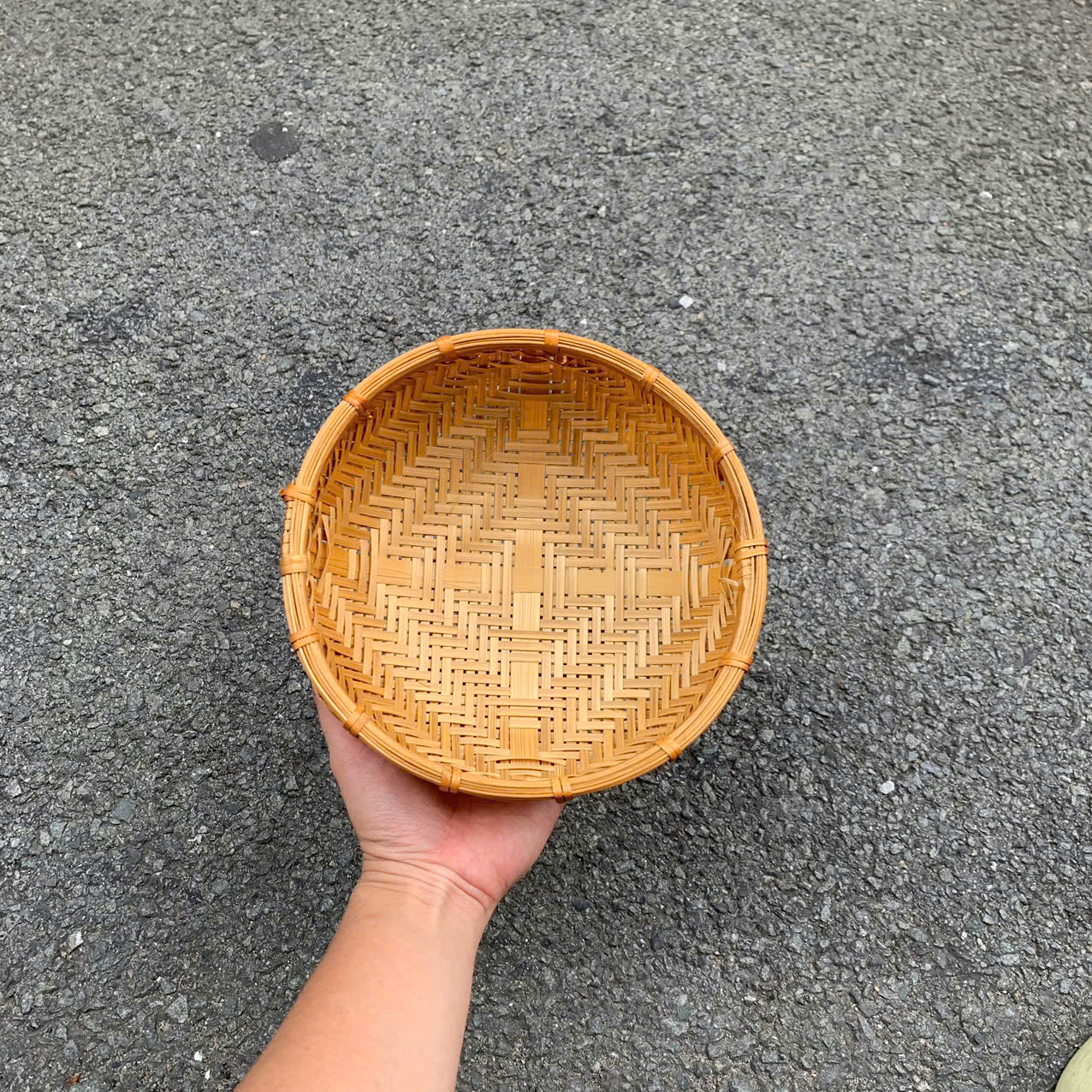 ảnh của sản phẩm Rá Tre - Rổ Tre Đan Thưa Hun Khói Cạp Mây dùng Trang Trí, Decor, Đựng Đồ, Chụp ảnh số 14