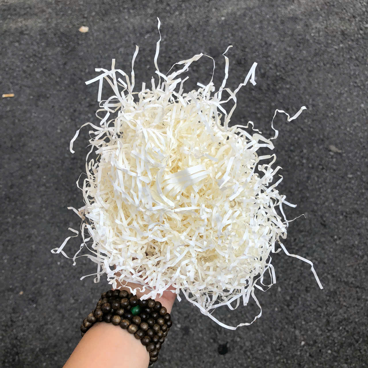 [50g] Giấy rơm giấy vụn lót hộp quà mềm mỏng nhẹ giá 10,000 đang rẻ nhất thị trường