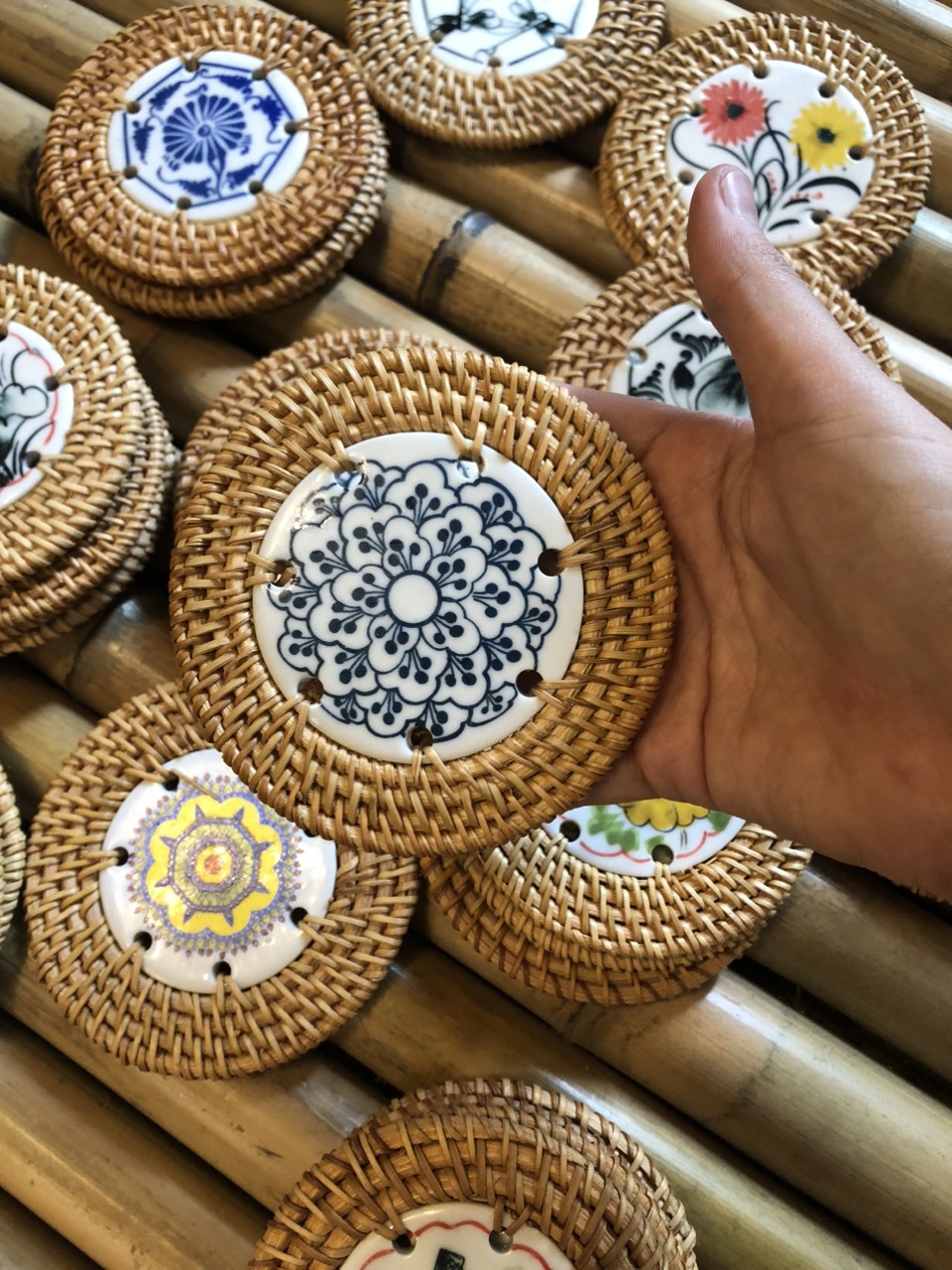 ảnh của sản phẩm Lót mây sứ 9cm làm quà tặng decor xinh xắn (nhiều mẫu) - Ceramic Coaster số 6