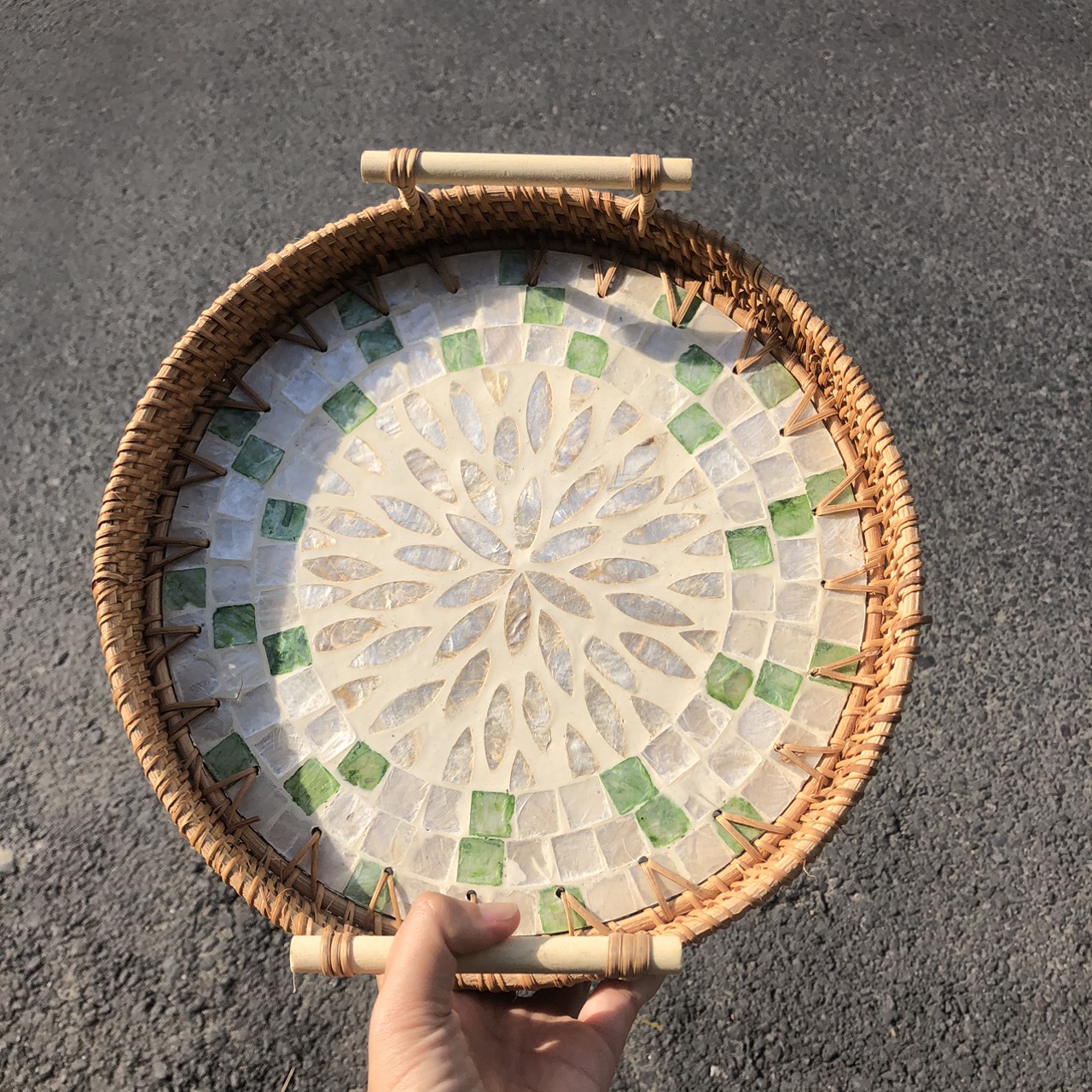 ảnh của sản phẩm Khay Mây Khảm Trai Có Tay Cầm Đựng đồ ăn decor Chụp Ảnh - Rattan Tray số 10