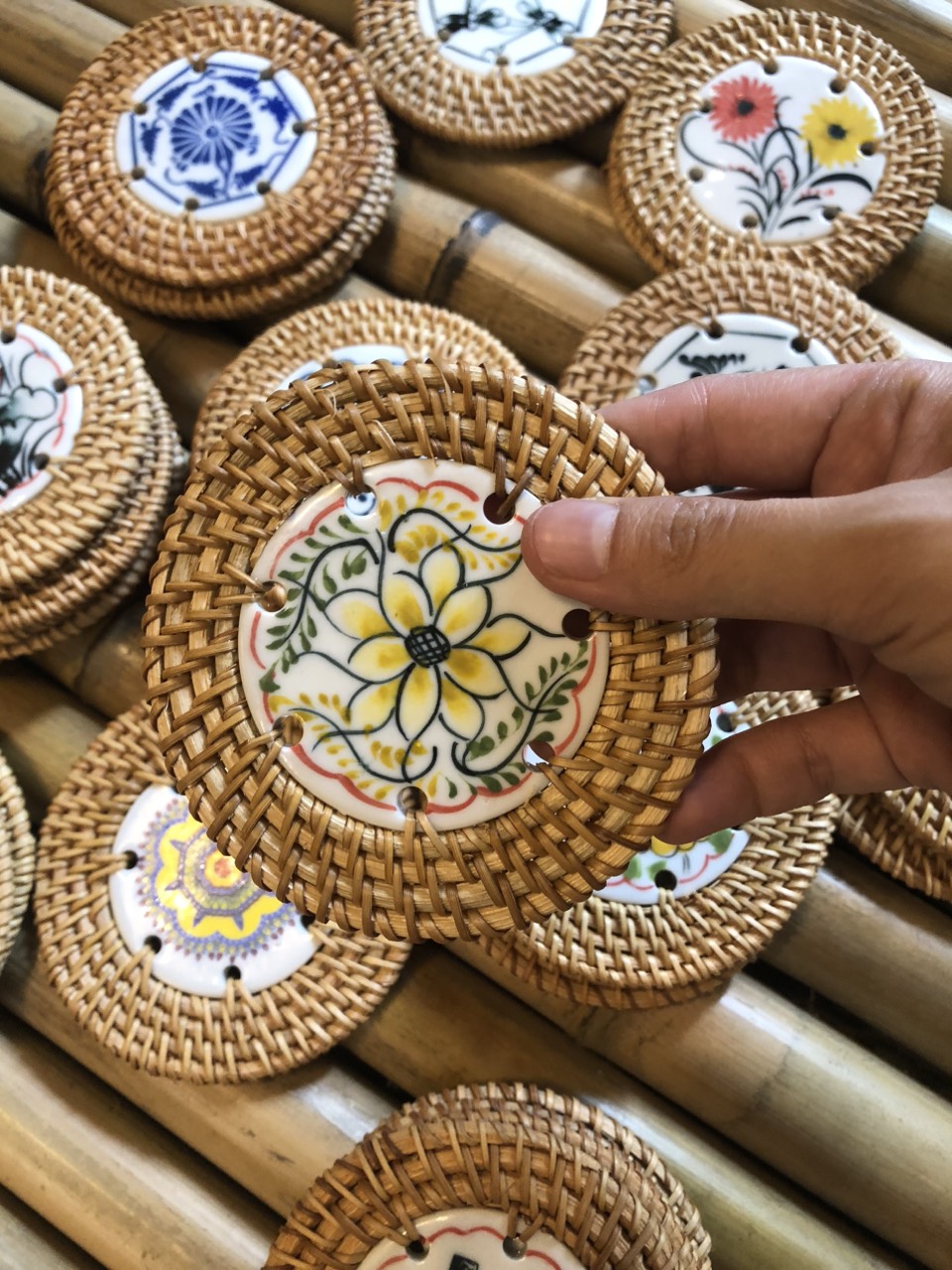 ảnh của sản phẩm Lót mây sứ 9cm làm quà tặng decor xinh xắn (nhiều mẫu) - Ceramic Coaster số 4