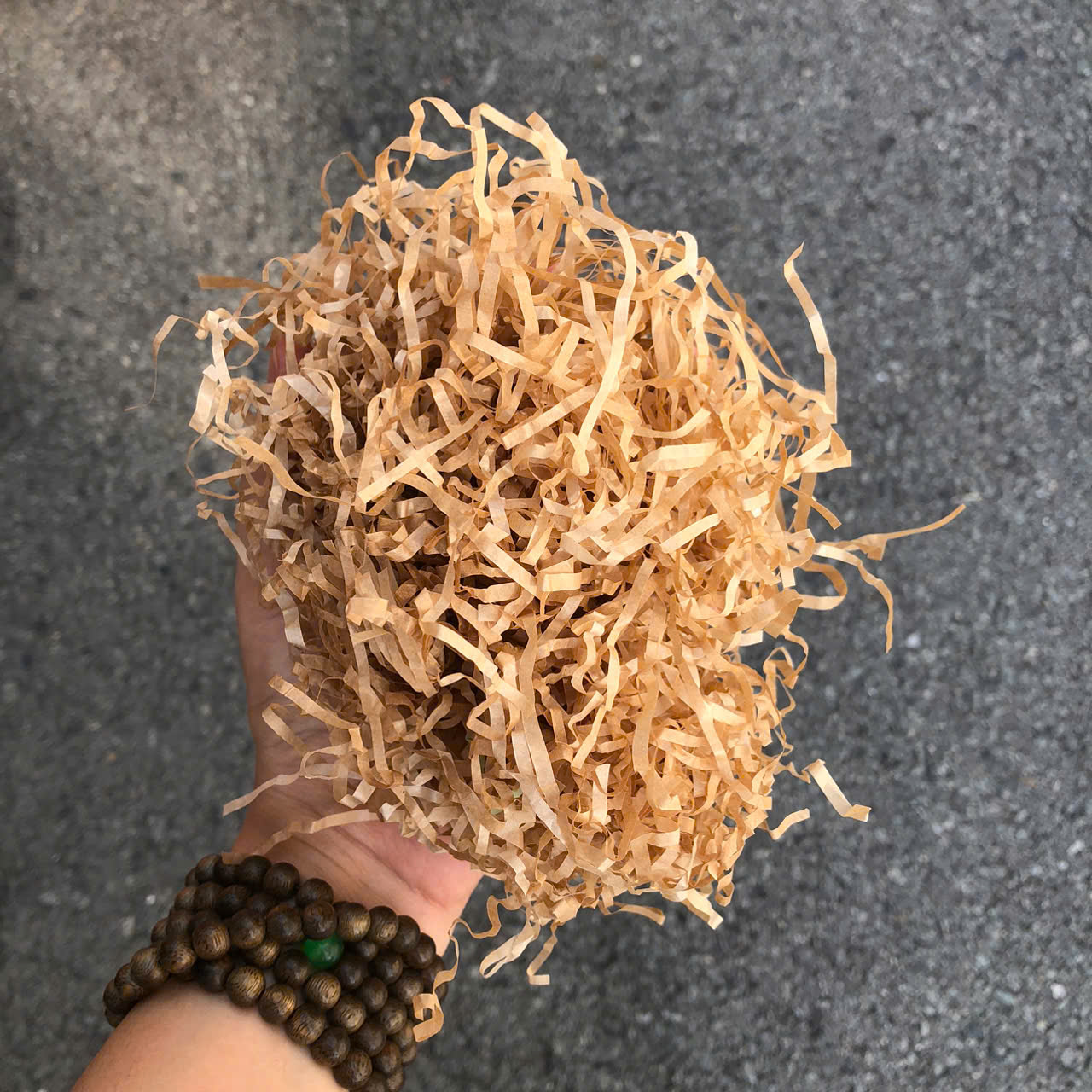 [50g] Giấy rơm giấy vụn lót hộp quà mềm mỏng nhẹ giá 10,000 đang rẻ nhất thị trường