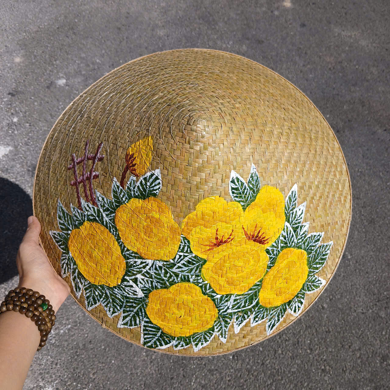 Nón Cỏ Bàng vẽ hoa đẹp - Nón Lá Cỏ Bàng Chắc Chắn (có sẵn dây nón) giá 250,000 đang rẻ nhất thị trường