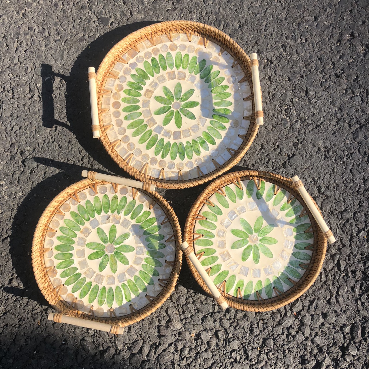 Khay Mây Khảm Trai Có Tay Cầm Đựng đồ ăn decor Chụp Ảnh - Rattan Tray giá 100,000 đang rẻ nhất thị trường