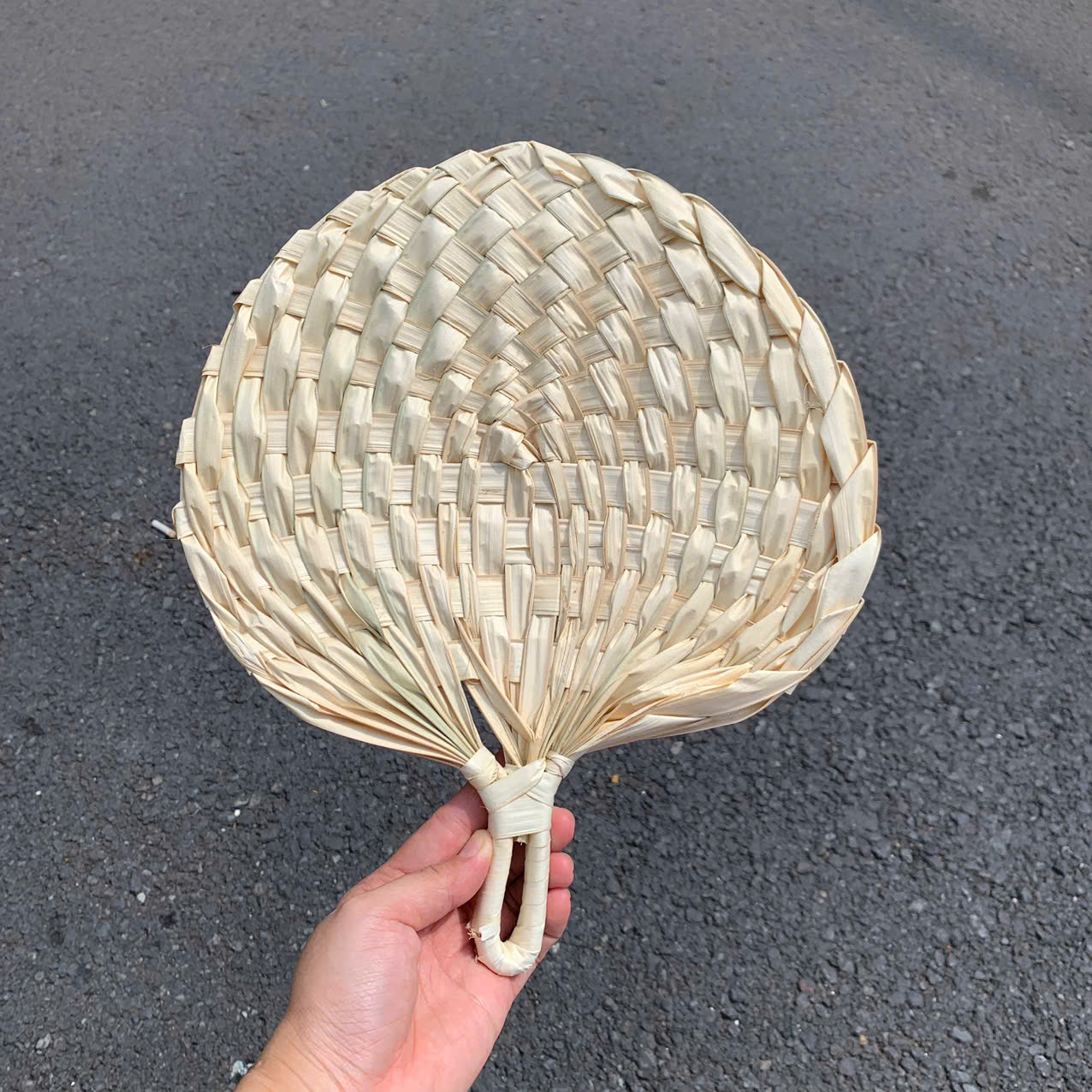 ảnh của sản phẩm Quạt Nan- Quạt Cầm Tay Đan Thủ Công Decor / Treo tường số 17
