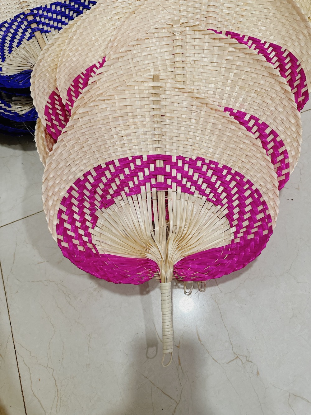 Quạt Nan- Quạt Cầm Tay Đan Thủ Công Decor / Treo tường giá 32,000 đang rẻ nhất thị trường