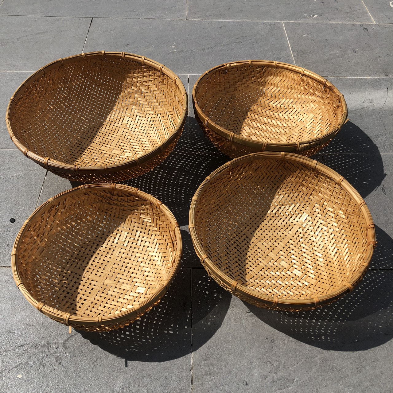 ảnh của sản phẩm Rá Tre - Rổ Tre Đan Thưa Hun Khói Cạp Mây dùng Trang Trí, Decor, Đựng Đồ, Chụp ảnh số 5