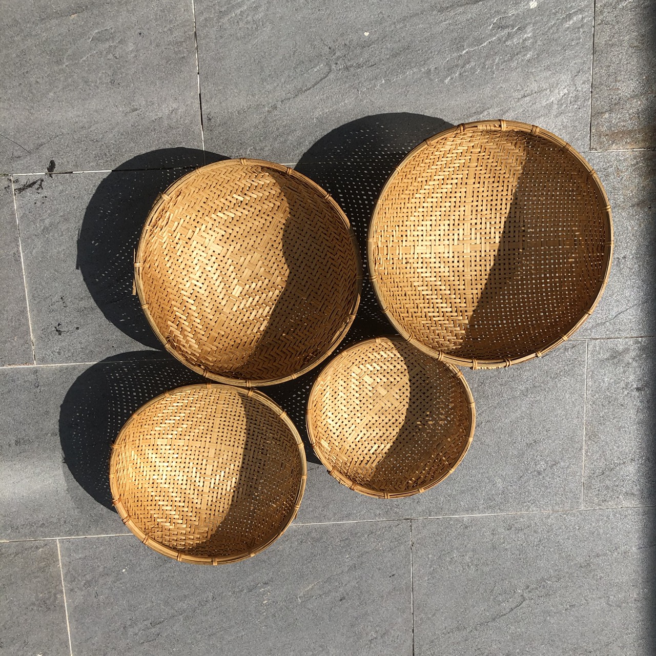 ảnh của sản phẩm Rá Tre - Rổ Tre Đan Thưa Hun Khói Cạp Mây dùng Trang Trí, Decor, Đựng Đồ, Chụp ảnh số 6