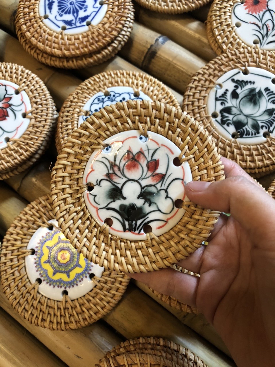 ảnh của sản phẩm Lót mây sứ 9cm làm quà tặng decor xinh xắn (nhiều mẫu) - Ceramic Coaster số 8