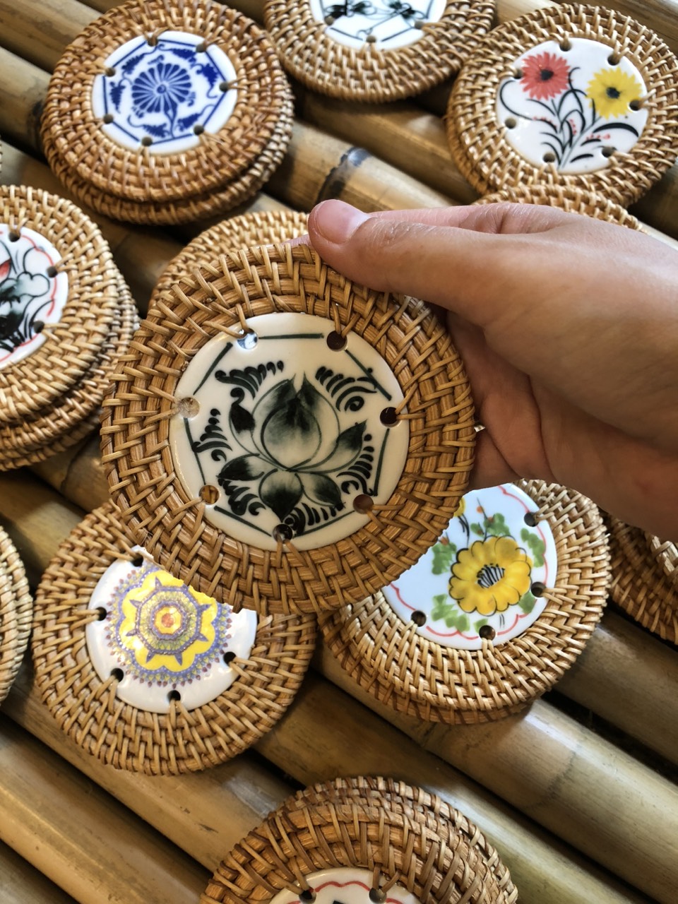 ảnh của sản phẩm Lót mây sứ 9cm làm quà tặng decor xinh xắn (nhiều mẫu) - Ceramic Coaster số 5