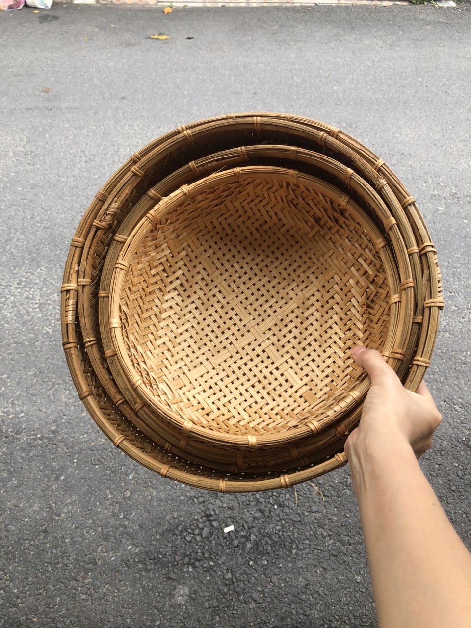 Rá Tre - Rổ Tre Đan Thưa Hun Khói Cạp Mây dùng Trang Trí, Decor, Đựng Đồ, Chụp ảnh giá 40,000 đang rẻ nhất thị trường
