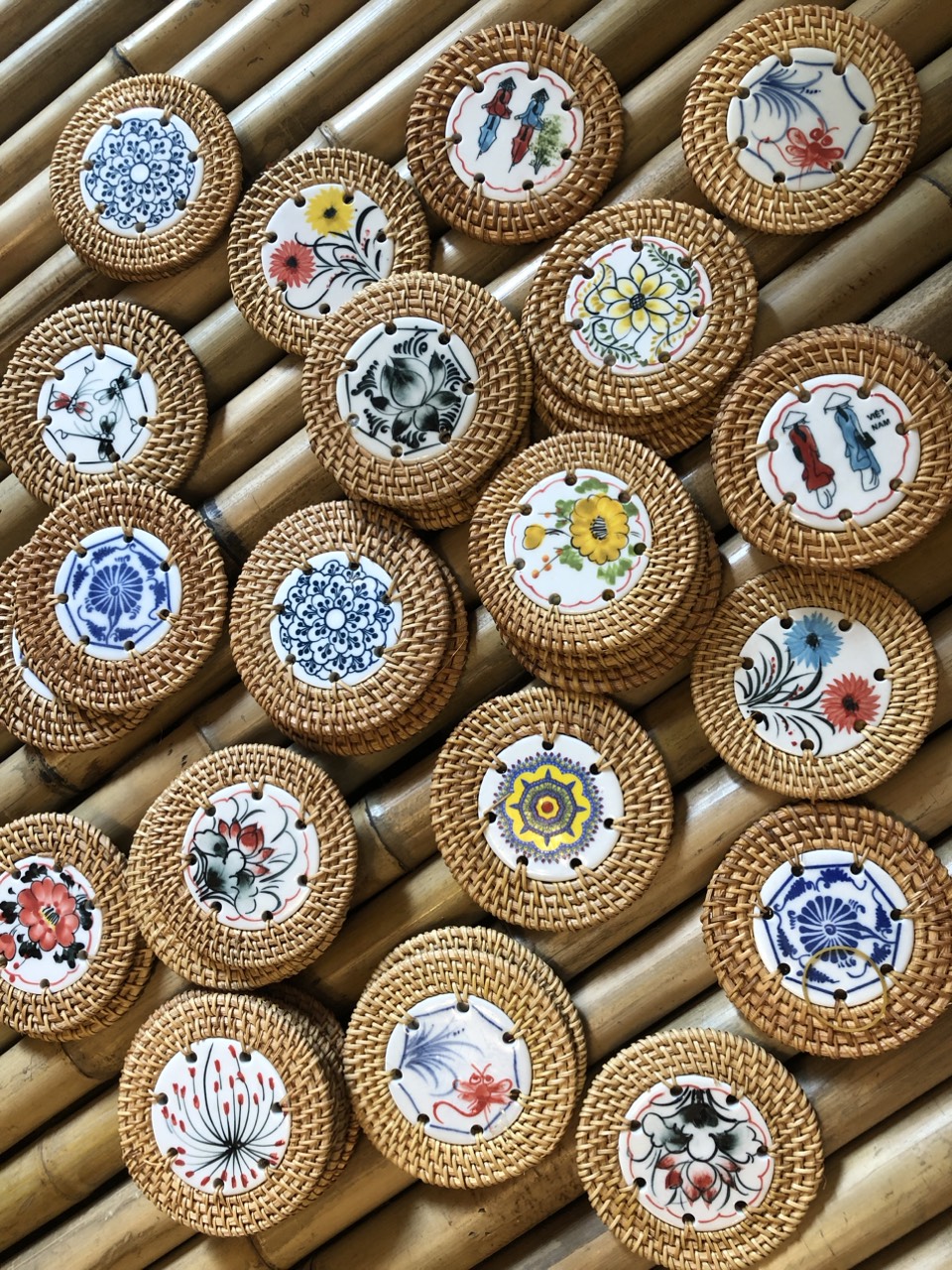 ảnh của sản phẩm Lót mây sứ 9cm làm quà tặng decor xinh xắn (nhiều mẫu) - Ceramic Coaster số 9