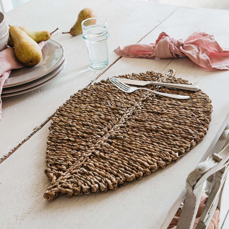 Thảm Cói Trải Sàn Hình Lá Trang Trí Decor Nhà Cửa Chụp Ảnh Cực Xinh giá 75,000 đang rẻ nhất thị trường