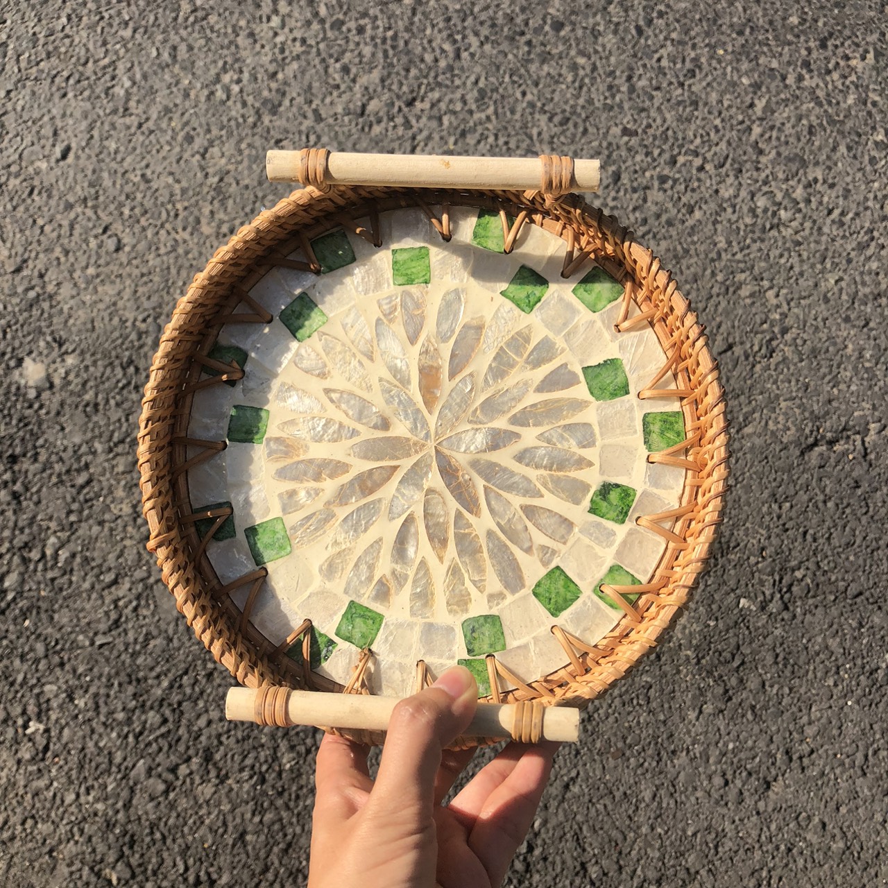 ảnh của sản phẩm Khay Mây Khảm Trai Có Tay Cầm Đựng đồ ăn decor Chụp Ảnh - Rattan Tray số 4