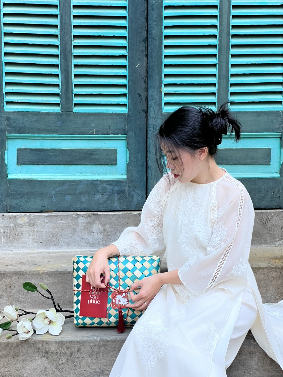 Hộp đựng quà Tết độc lạ - Hộp tre đan xanh trắng có khoá (không bao gồm dây và phụ kiện) giá 120,000 đang rẻ nhất thị trường