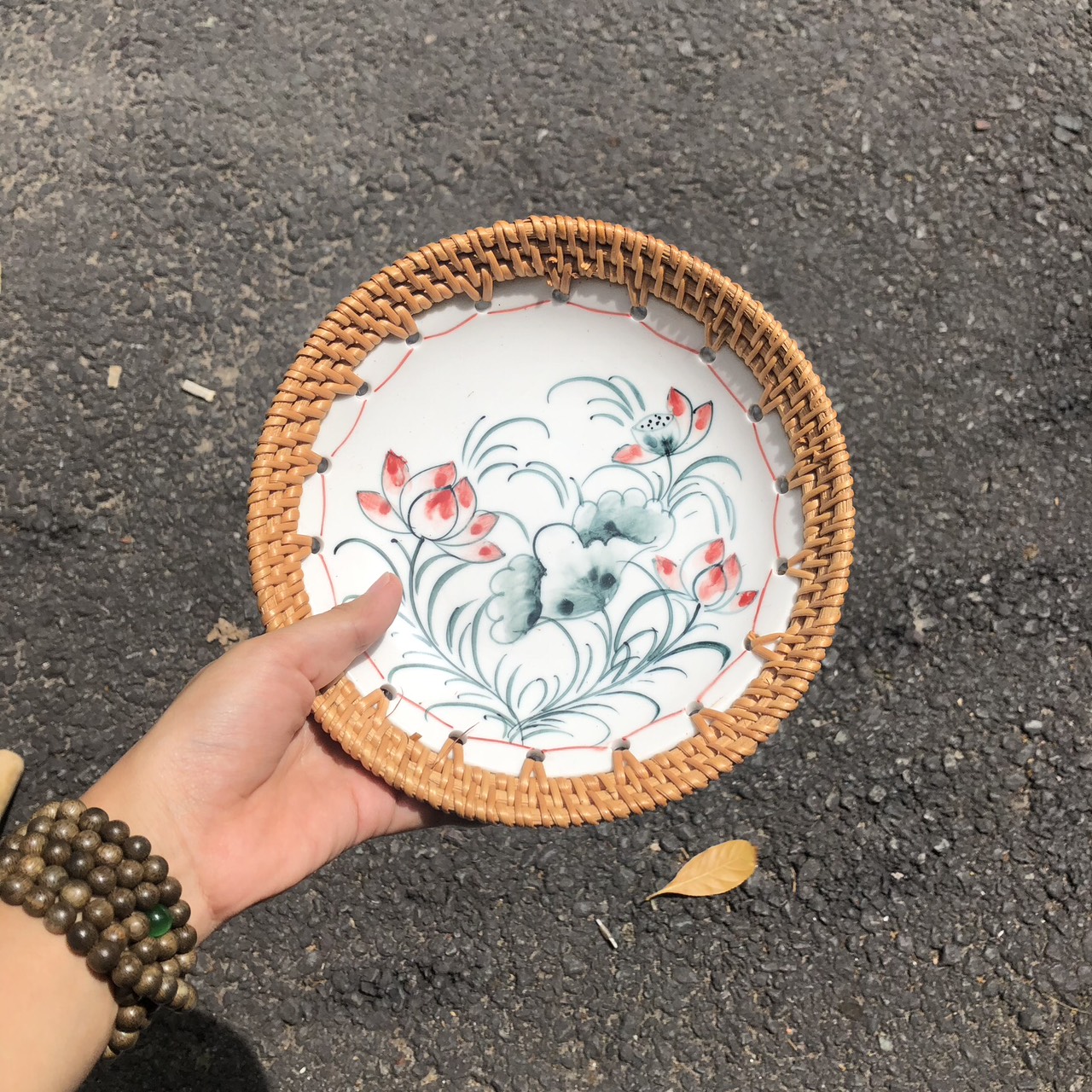 ảnh của sản phẩm Dĩa sứ tròn đan mây - Đĩa sứ viền mây tre đan tay decor, đựng đồ số 18