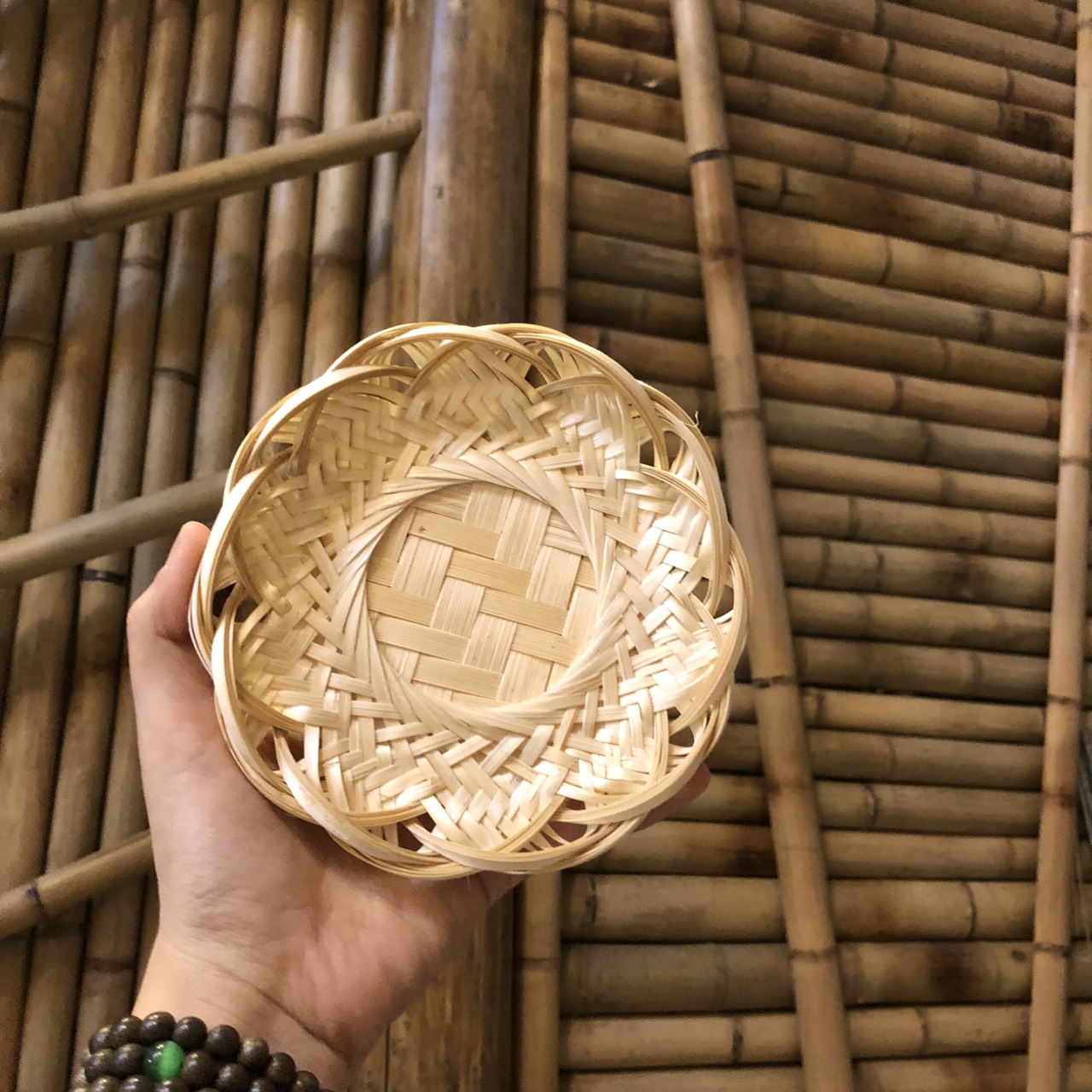ảnh của sản phẩm Rế tre tròn - Đĩa tre cánh sen lót nồi, đựng hoa quả số 4