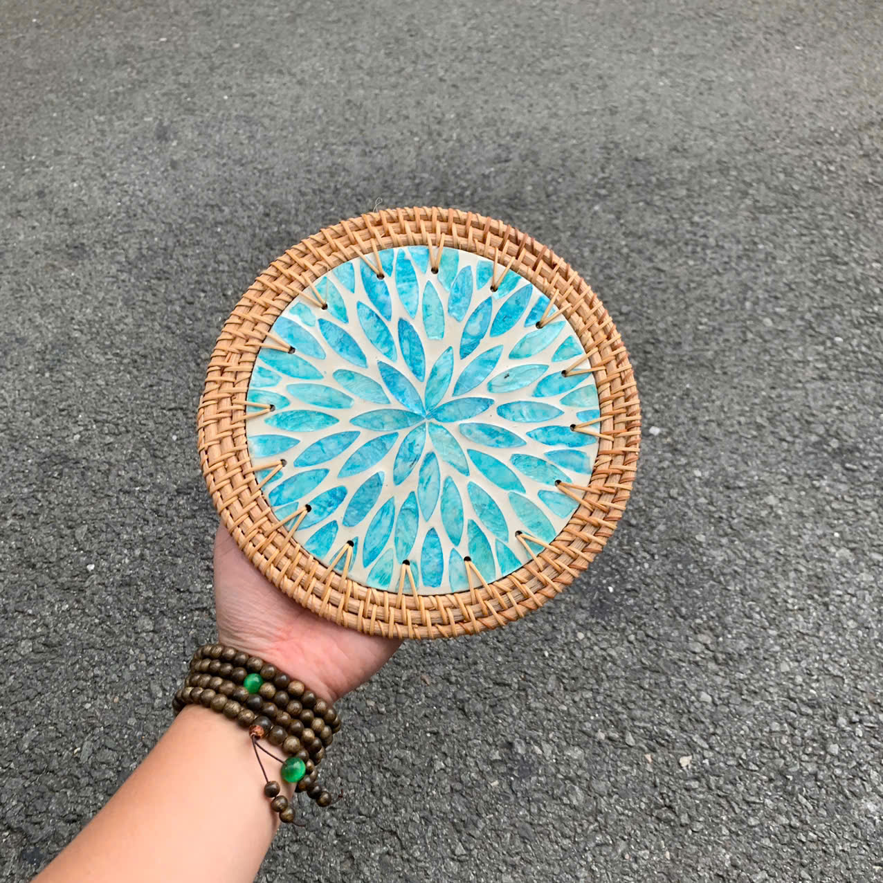 ảnh của sản phẩm Tấm lót khảm trai viền mây dùng lót ly/ bình hoa/ nồi decor - Rattan Placemat số 67