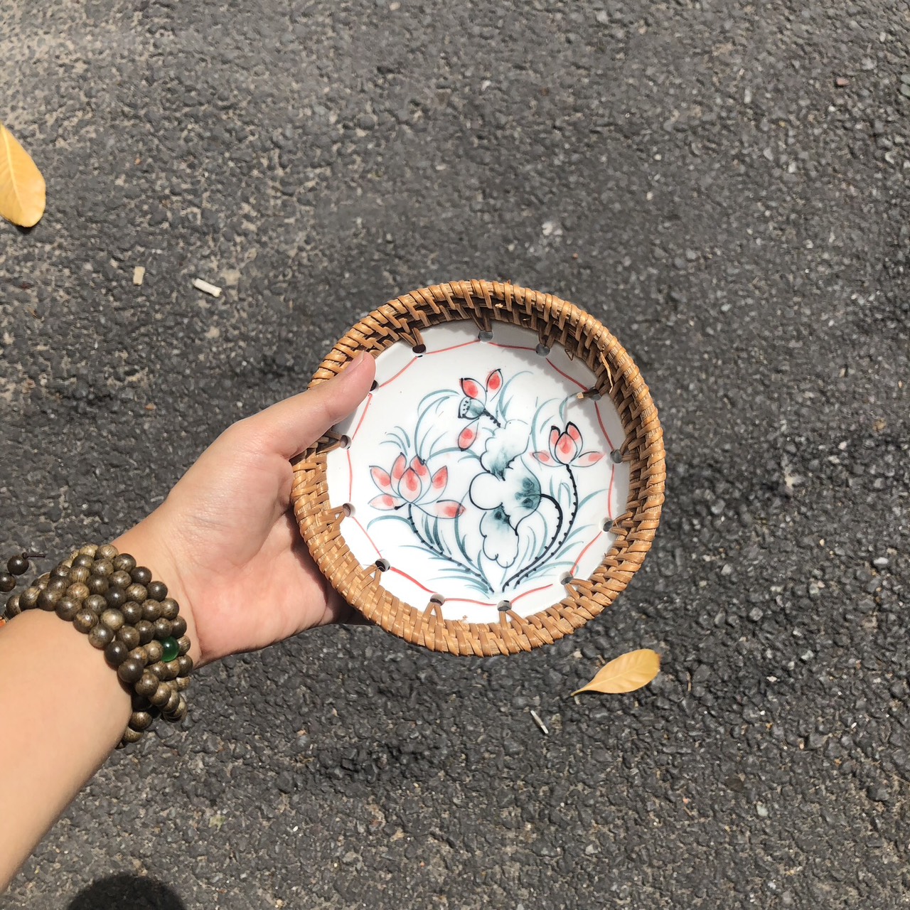 ảnh của sản phẩm Dĩa sứ tròn đan mây - Đĩa sứ viền mây tre đan tay decor, đựng đồ số 17