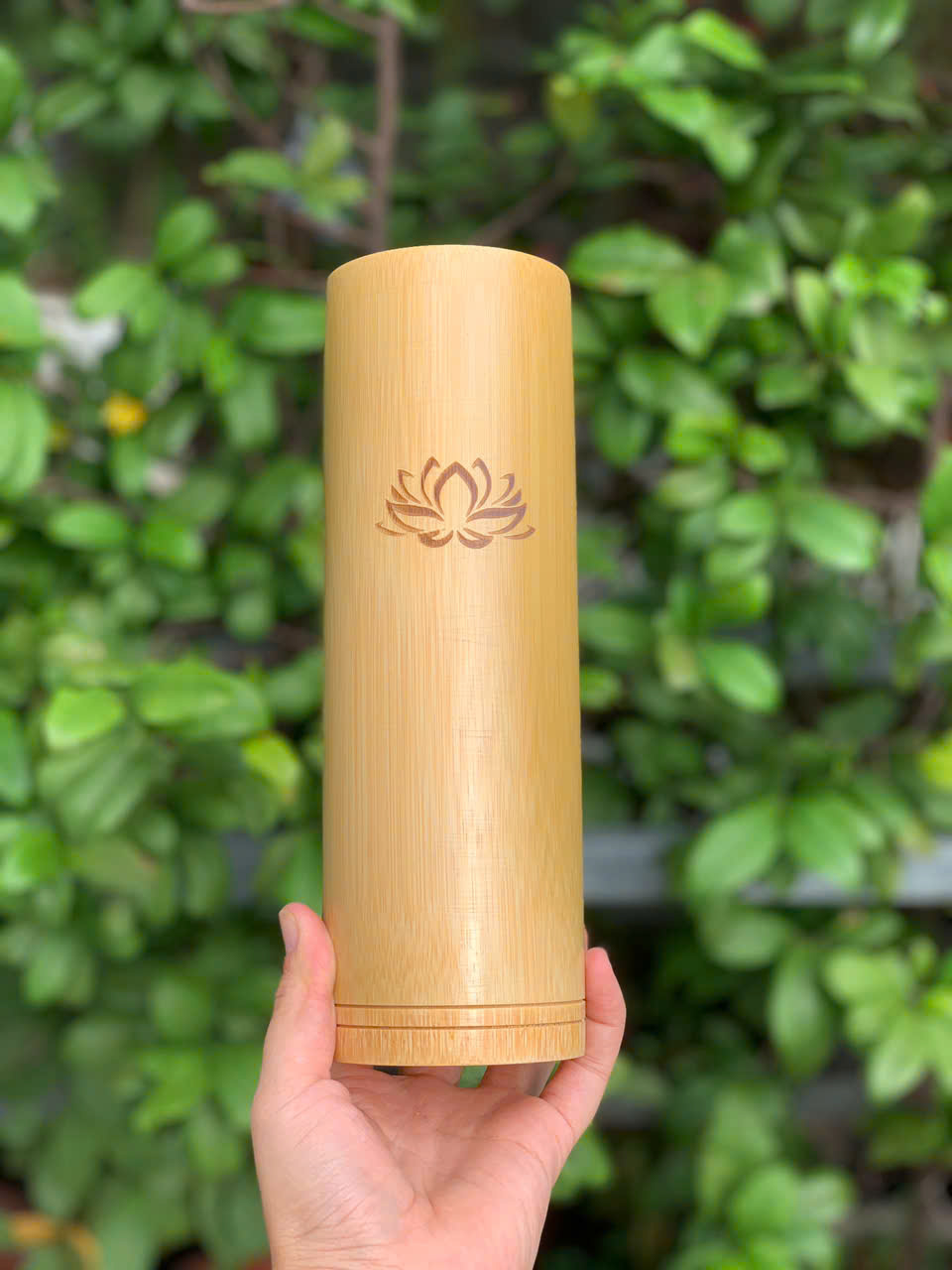 Ống đựng nhang bằng tre - Ống tre cắm nhang đẹp có khắc hoa sen giá 56,000 đang rẻ nhất thị trường