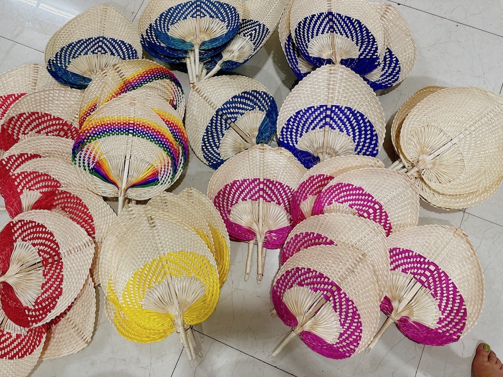 Quạt Nan- Quạt Cầm Tay Đan Thủ Công Decor / Treo tường giá 32,000 đang rẻ nhất thị trường