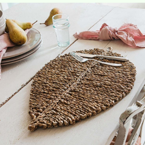 Thảm Cói Trải Sàn Hình Lá Trang Trí Decor Nhà Cửa Chụp Ảnh Cực Xinh giá 75,000 đang rẻ nhất thị trường