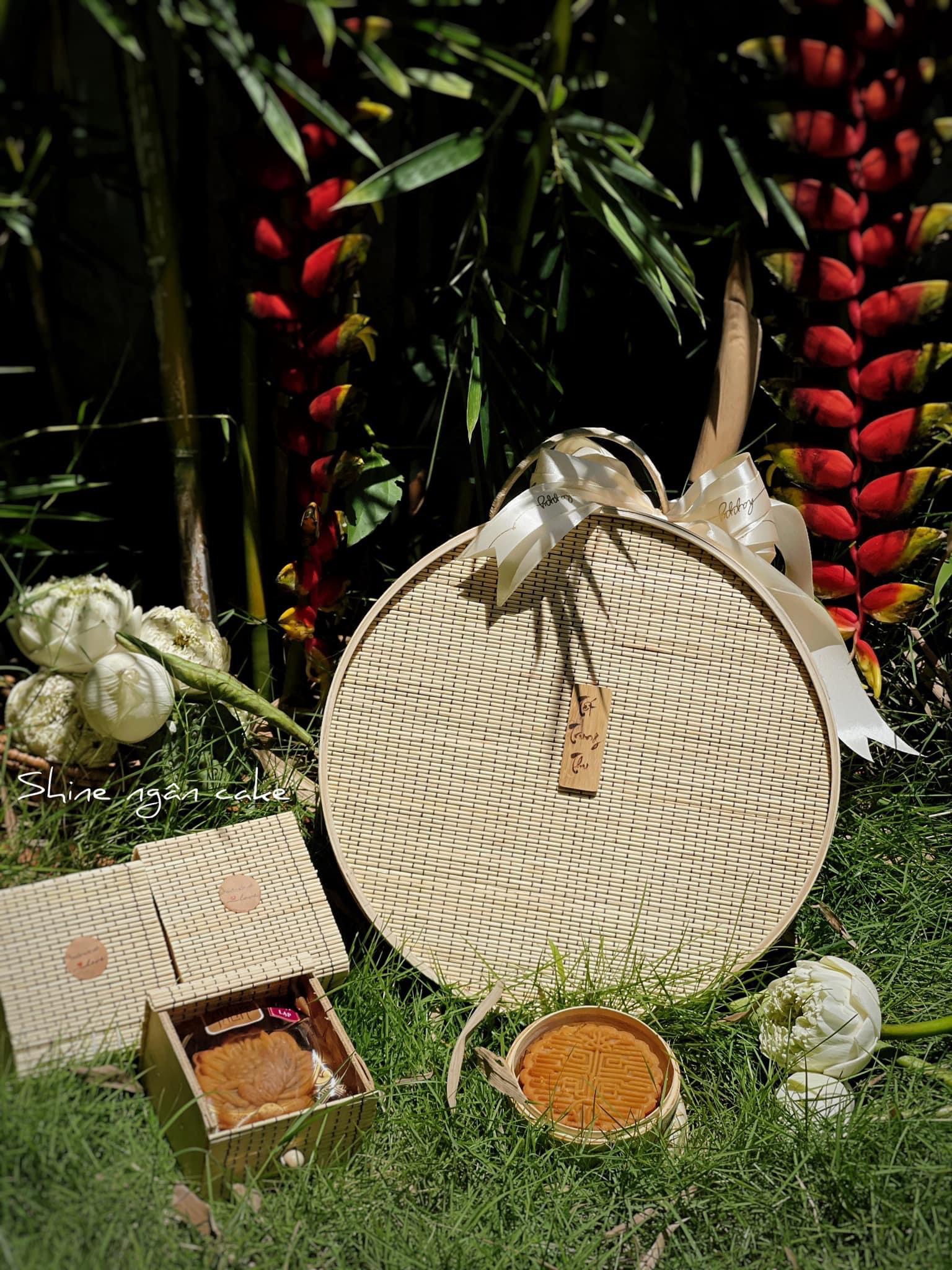 Hộp Bánh Trung Thu Tròn - Hộp Tròn Đựng Bánh (hộp có tag gỗ không kèm nơ) giá 200,000 đang rẻ nhất thị trường