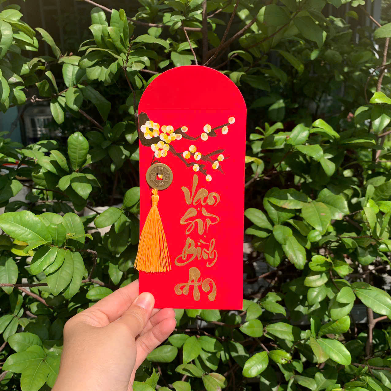 ảnh của sản phẩm Bao lì xì đỏ mừng thọ/ mừng tuổi chữ viết tay Thư Pháp câu chúc có đồng xu may mắn số 8