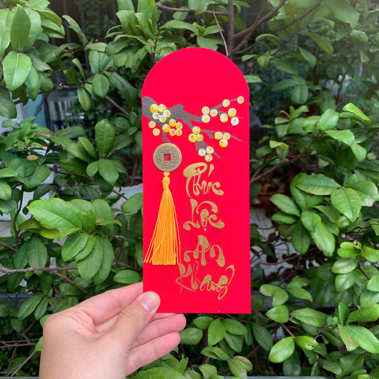 ảnh của sản phẩm Bao lì xì đỏ mừng thọ/ mừng tuổi chữ viết tay Thư Pháp câu chúc có đồng xu may mắn số 5