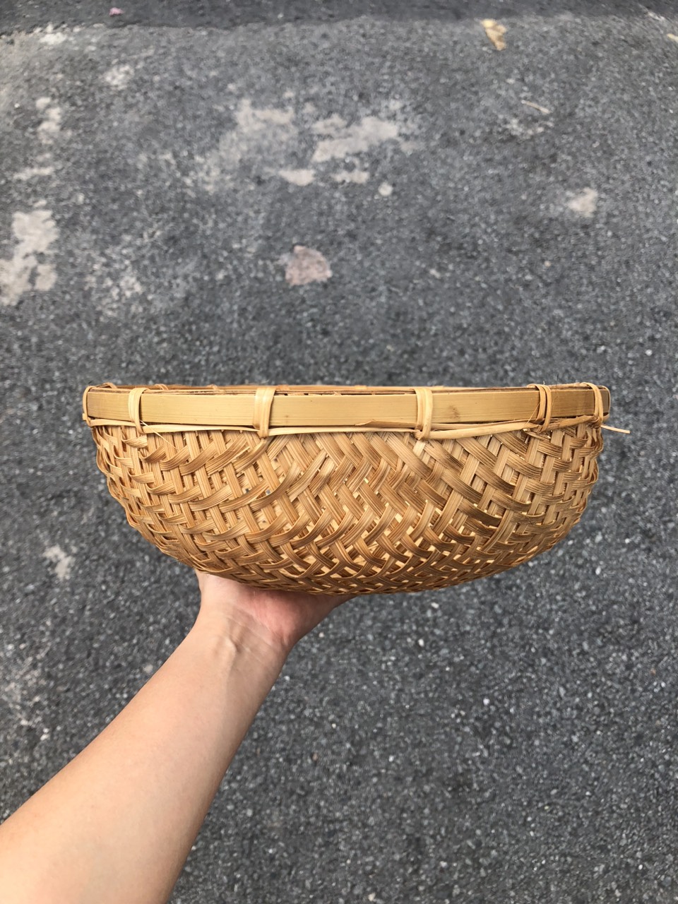 ảnh của sản phẩm Rá Tre - Rổ Tre Đan Thưa Hun Khói Cạp Mây dùng Trang Trí, Decor, Đựng Đồ, Chụp ảnh số 7