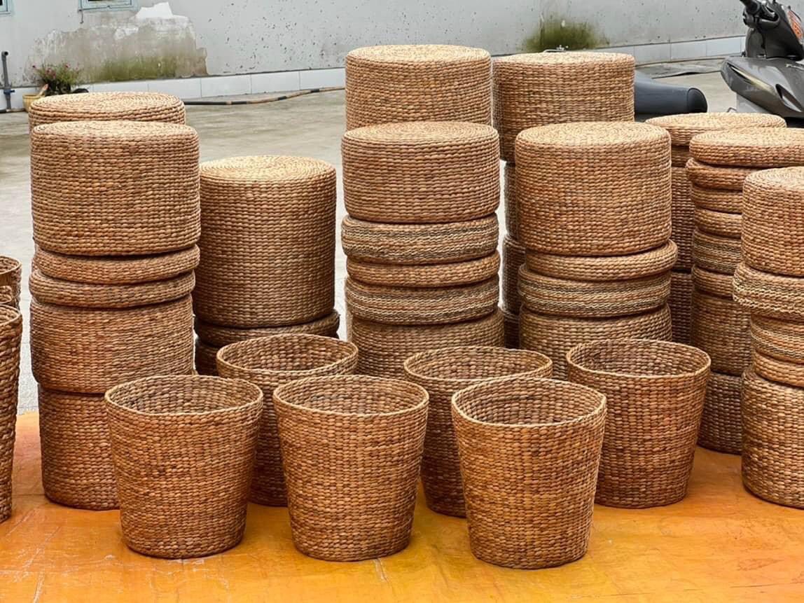 Ghế đôn ngồi lục bình tự nhiên 40x20cm - Round Water Hyacinth Woven Ottoman giá 290,000 đang rẻ nhất thị trường