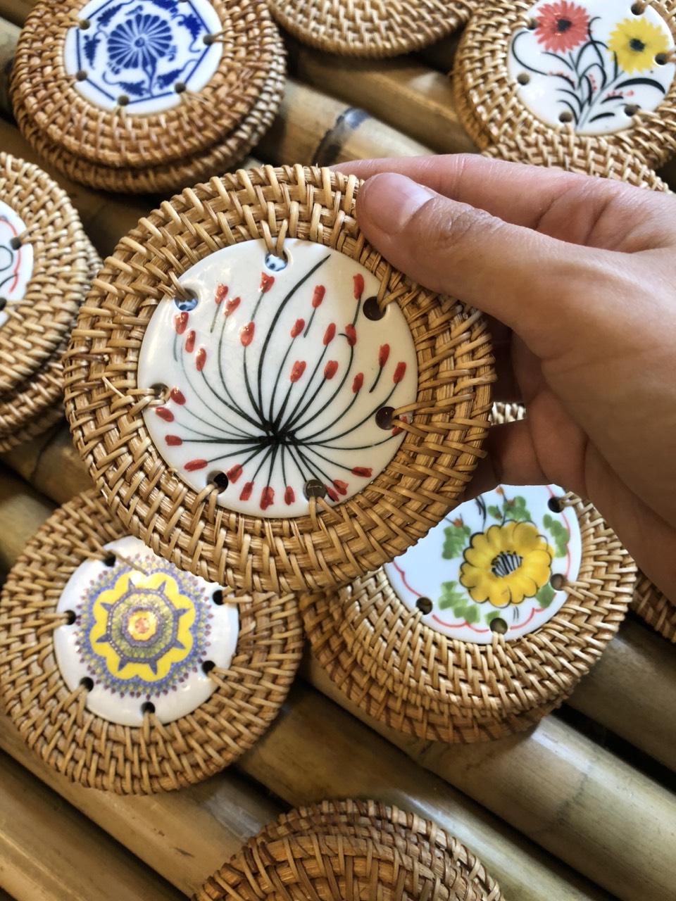 ảnh của sản phẩm Lót mây sứ 9cm làm quà tặng decor xinh xắn (nhiều mẫu) - Ceramic Coaster số 7