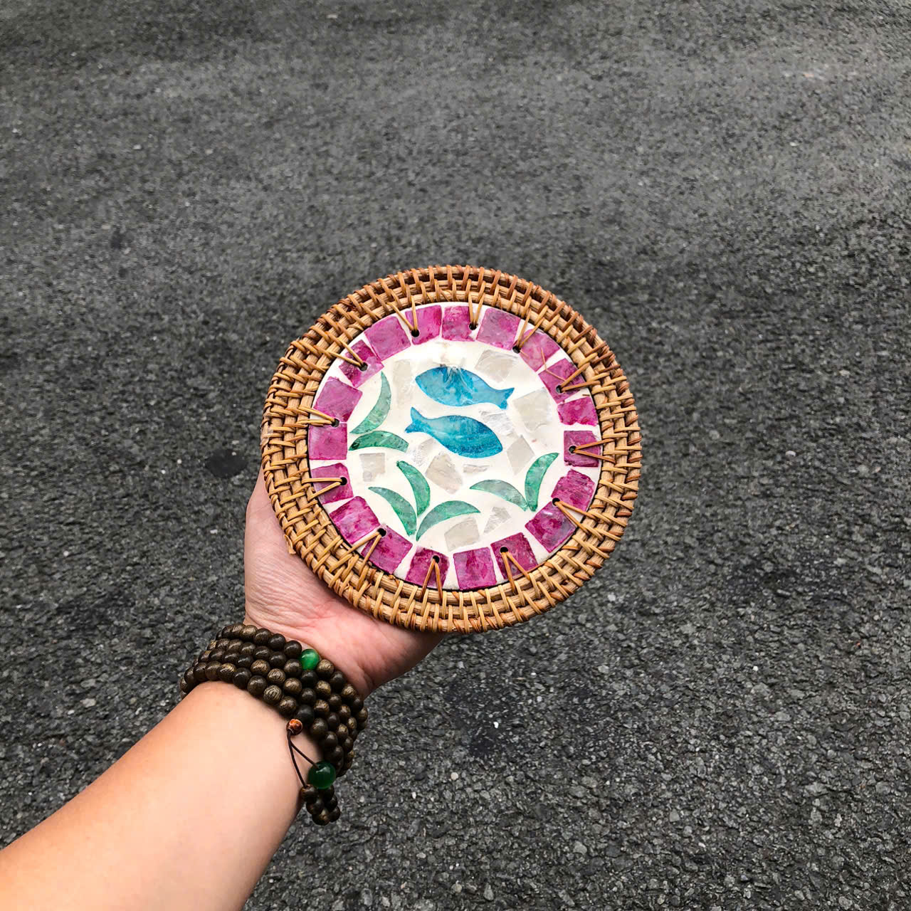 ảnh của sản phẩm Tấm lót khảm trai viền mây dùng lót ly/ bình hoa/ nồi decor - Rattan Placemat số 51